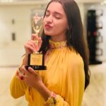 Naisha Khanna Instagram - “Best Child Actor” 🏆♥️ I’m so grateful to all my Naishains and the people who support me throughout, this one’s for you all!🤍 #bharaticonaward Thankyou @prabha_bhanushali25 ma’am and Akhil Bhansal sir for giving me this opportunity 🏆 👗: @the_adhya_designer Sahara Star