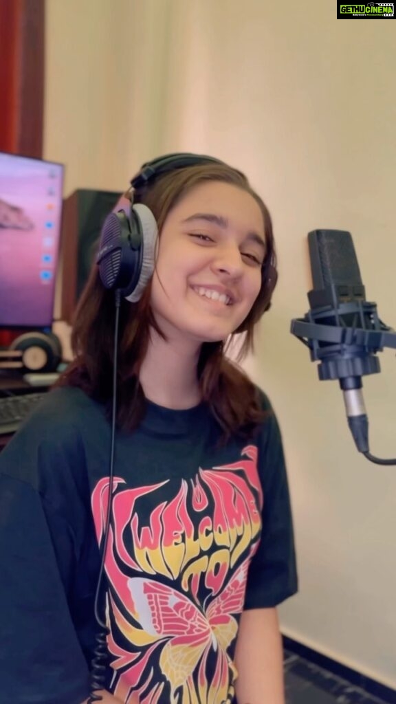 Naisha Khanna Instagram - Alright, here we go! After so many requests from you guys to upload a cover, here I am with “Hard to Love.” By @roses_are_rosie @blackpinkofficial 🤍✨ Hope y’all like it! It’s my first time singing on social media, I was veryyyy nervous at the start but thanks to my close friends and parents support I finally decided to post this. Thankyou everyone! Let me know if you all want more of such videos ❤️ Special thanks to @vibhasofficial for making this come true✨ #blackpink #rosé #blackpinkrosé #cover #songcover #blinks #blinksé #hardtolove #trending #explorepage #reels #reelsinstagram