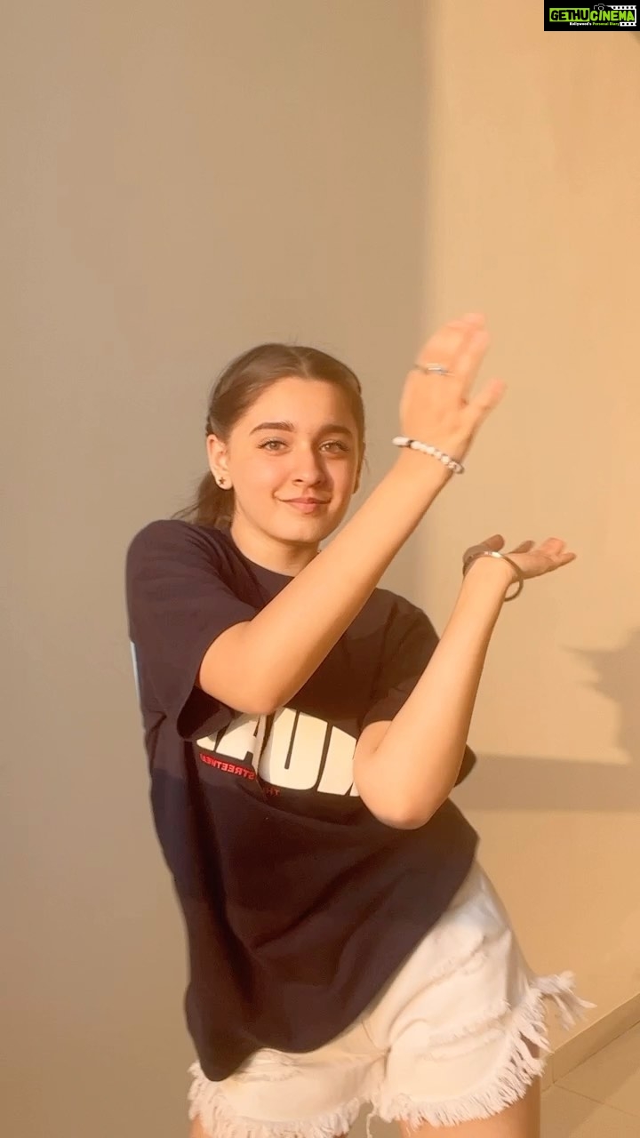 Naisha Khanna - 93.6K Likes - Trends🤍🌝
#explorepage #trending #reels #reelsinstagram #likes #ootd #trendingreels #dance #dancereels