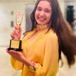 Naisha Khanna Instagram - “Best Child Actor” 🏆♥️ I’m so grateful to all my Naishains and the people who support me throughout, this one’s for you all!🤍 #bharaticonaward Thankyou @prabha_bhanushali25 ma’am and Akhil Bhansal sir for giving me this opportunity 🏆 👗: @the_adhya_designer Sahara Star