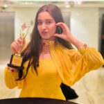 Naisha Khanna Instagram - “Best Child Actor” 🏆♥️ I’m so grateful to all my Naishains and the people who support me throughout, this one’s for you all!🤍 #bharaticonaward Thankyou @prabha_bhanushali25 ma’am and Akhil Bhansal sir for giving me this opportunity 🏆 👗: @the_adhya_designer Sahara Star