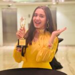 Naisha Khanna Instagram - “Best Child Actor” 🏆♥️ I’m so grateful to all my Naishains and the people who support me throughout, this one’s for you all!🤍 #bharaticonaward Thankyou @prabha_bhanushali25 ma’am and Akhil Bhansal sir for giving me this opportunity 🏆 👗: @the_adhya_designer Sahara Star