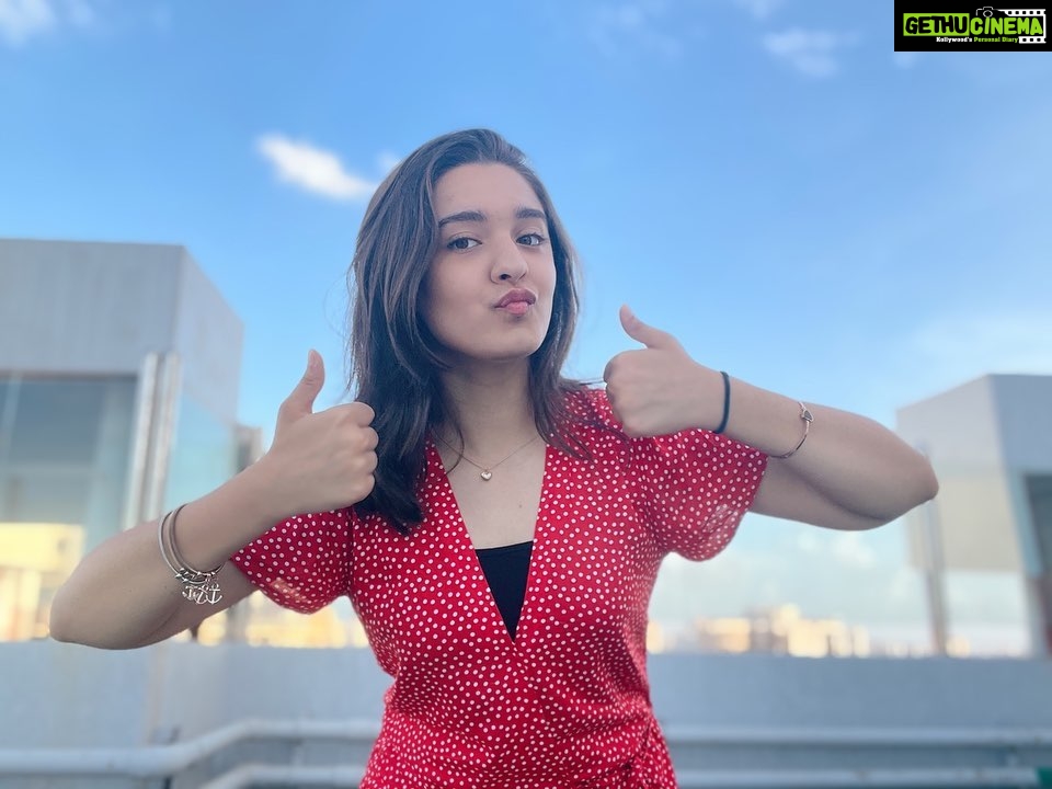 Naisha Khanna Instagram - preparing for my next vlog 🤝🏻💕 stay tuned!