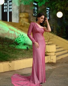 Naisha Khanna Instagram - Me? Jealous of you? Bless your delusional heart 🐱💗

📷: @ankitsahu8589 @unreel_ank 
👗: @the_adhya_designer 
#ootd #naishains