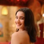 Naisha Khanna Instagram - Me? Jealous of you? Bless your delusional heart 🐱💗 📷: @ankitsahu8589 @unreel_ank 👗: @the_adhya_designer #ootd #naishains