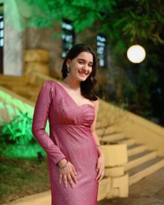 Naisha Khanna Instagram - Me? Jealous of you? Bless your delusional heart 🐱💗

📷: @ankitsahu8589 @unreel_ank 
👗: @the_adhya_designer 
#ootd #naishains