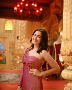 Naisha Khanna Instagram - Me? Jealous of you? Bless your delusional heart 🐱💗

📷: @ankitsahu8589 @unreel_ank 
👗: @the_adhya_designer 
#ootd #naishains