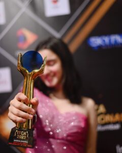 Naisha Khanna Instagram - Popular Child Influencer Of The Year! 
Thankyou🫶🏻❤️🏆

📸: @ankitsahu8589 @unreel_ank 
👗: @the_adhya_designer 
#ootd #award #awardwinning #awardwinner #instagood #naishains #naishakhanna #itcaawards