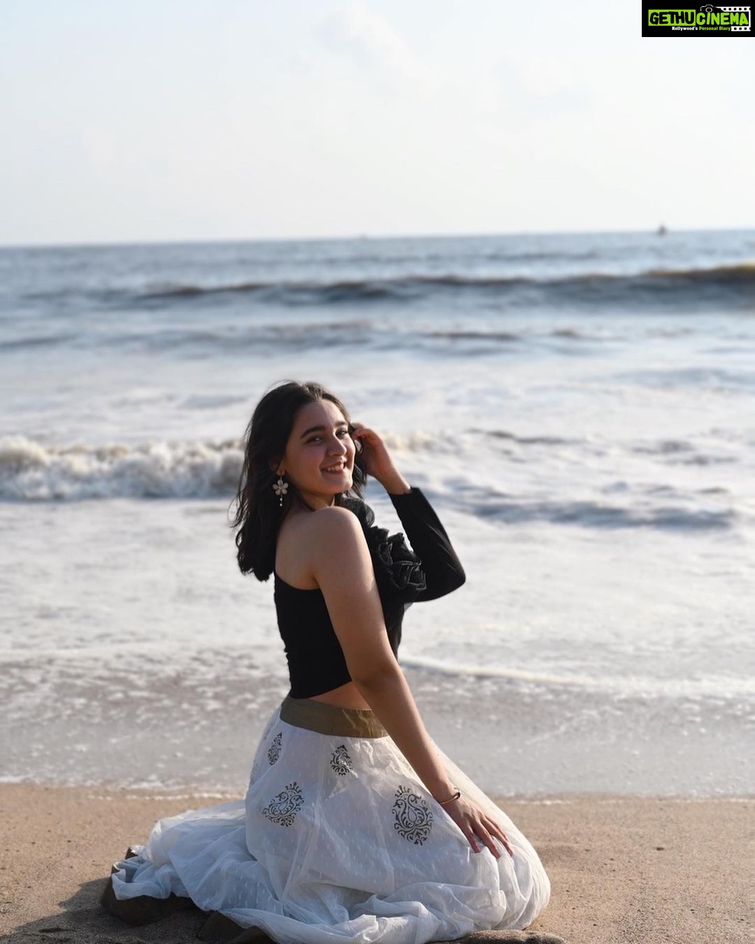 Naisha Khanna - 27.2K Likes - sea, sun and smiles π©΅
πΈ: @ankitsahu8589 @unreel_ank
