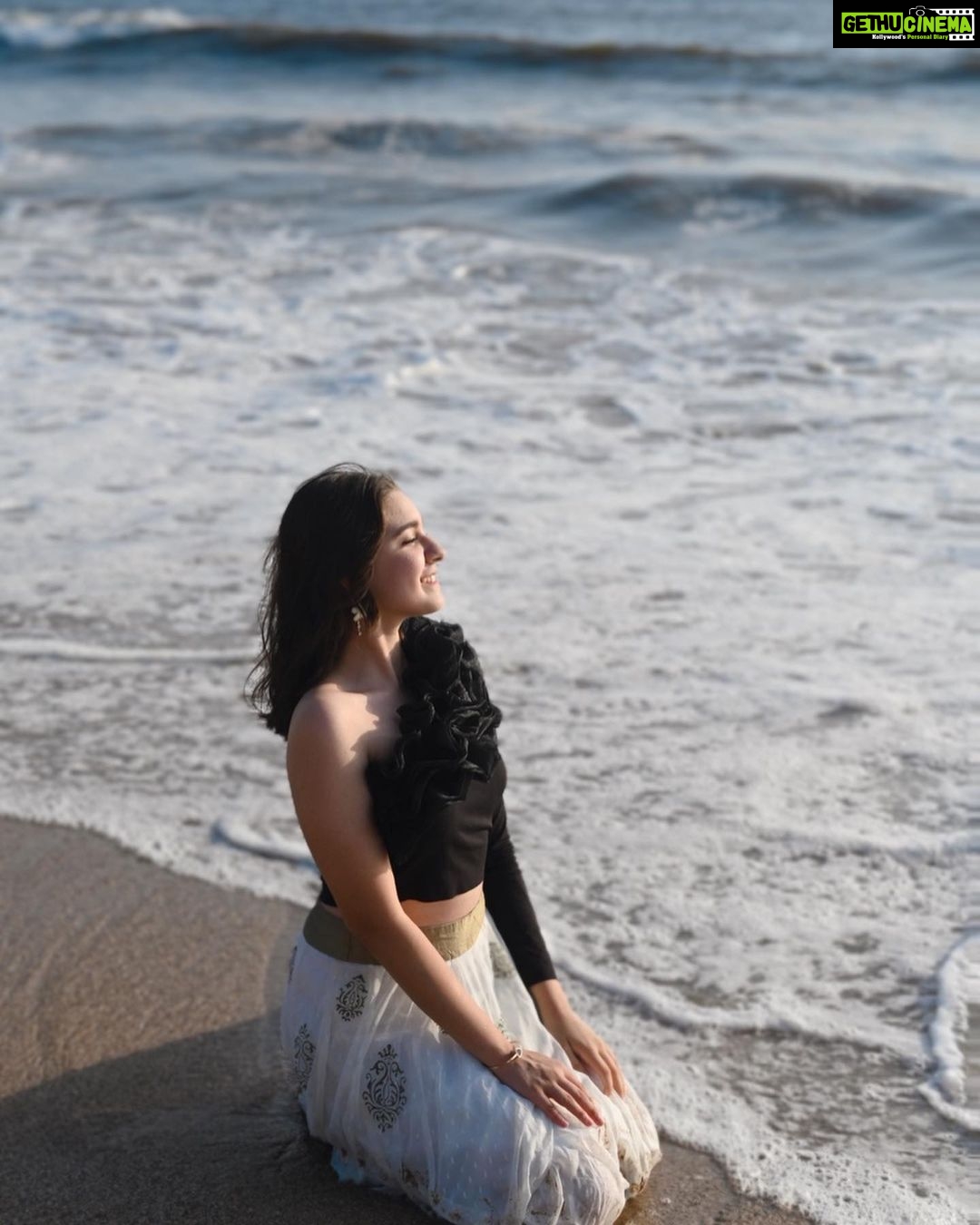 Naisha Khanna - 27.2K Likes - sea, sun and smiles π©΅
πΈ: @ankitsahu8589 @unreel_ank