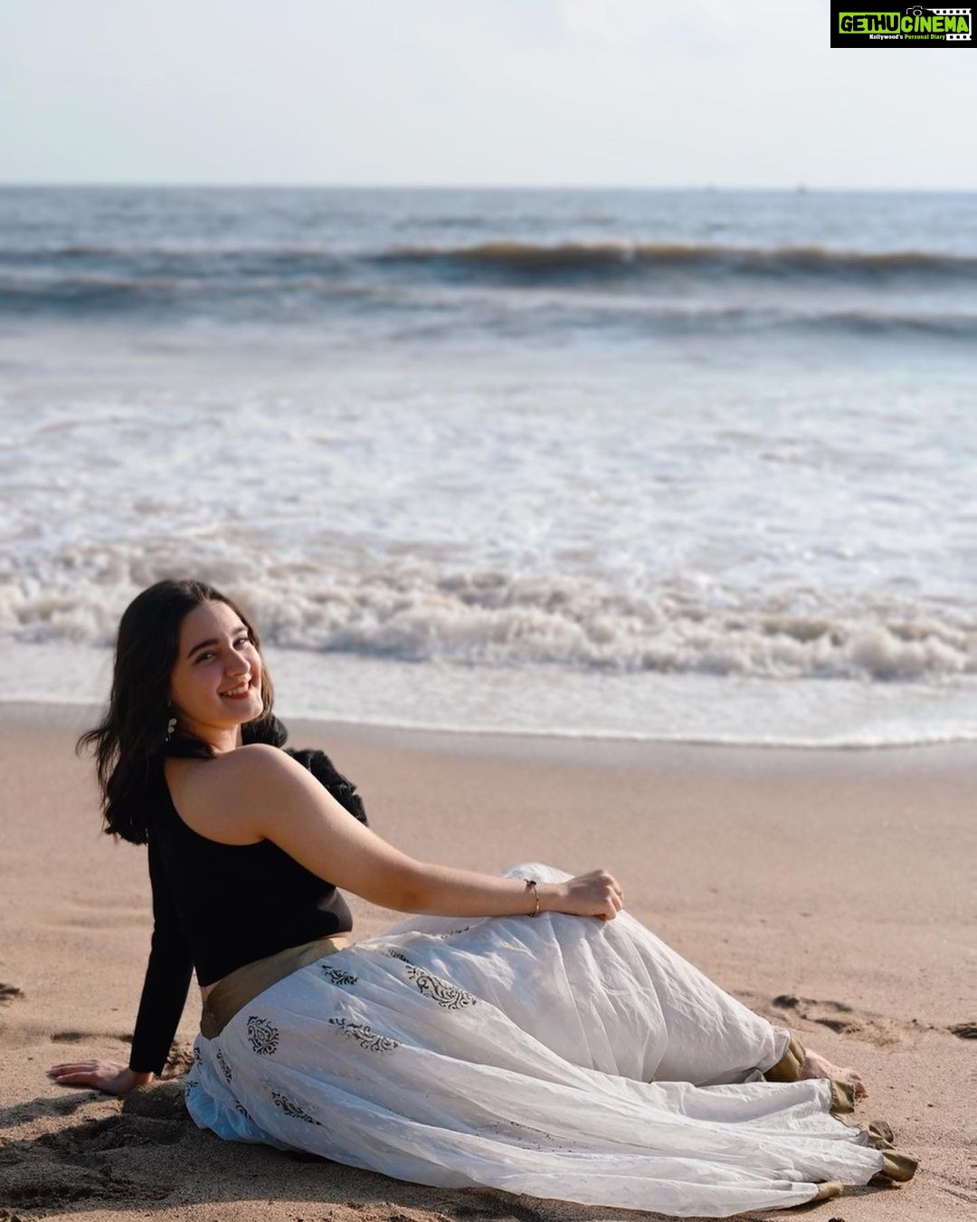 Naisha Khanna - 27.2K Likes - sea, sun and smiles π©΅
πΈ: @ankitsahu8589 @unreel_ank