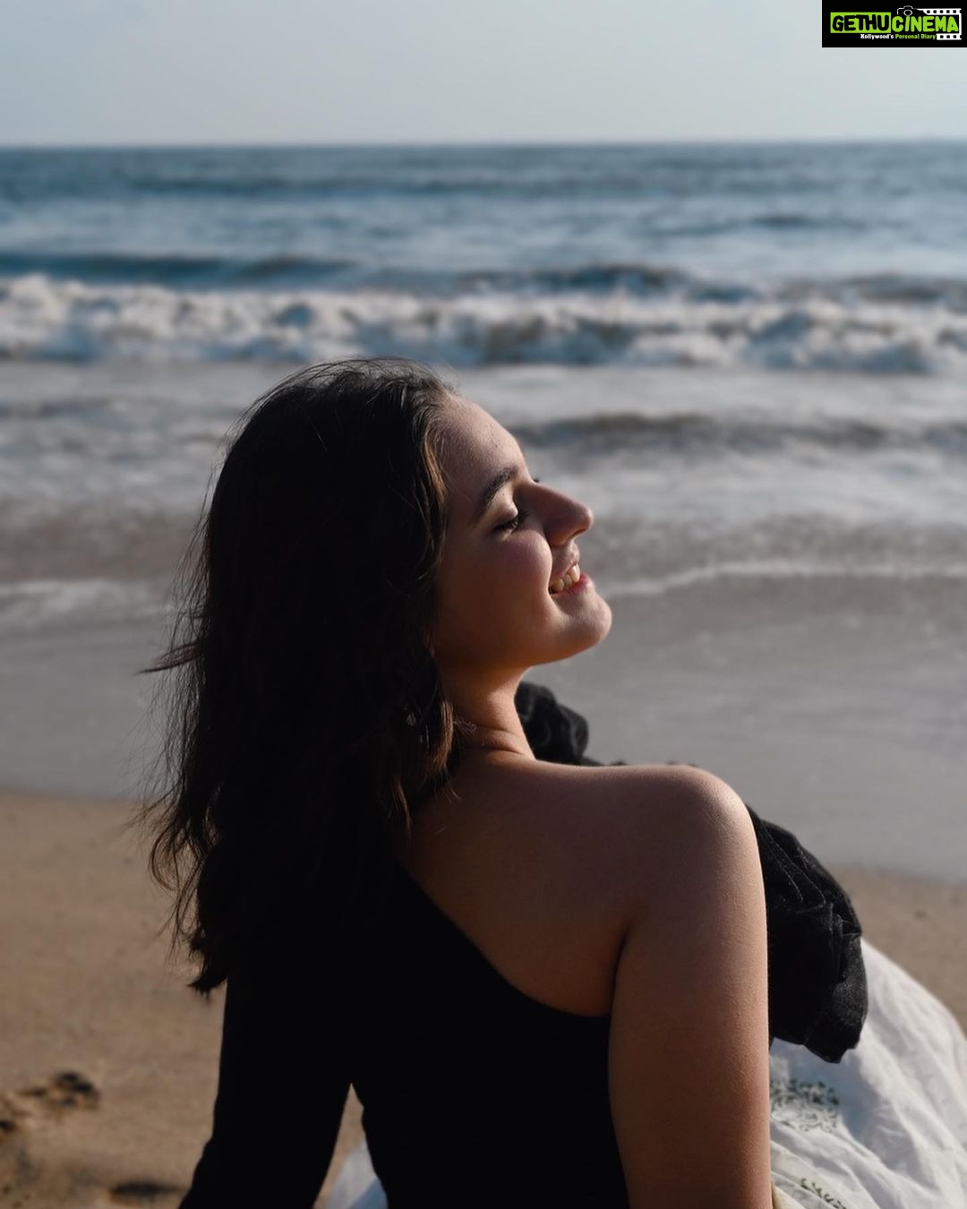 Naisha Khanna - 27.2K Likes - sea, sun and smiles π©΅
πΈ: @ankitsahu8589 @unreel_ank