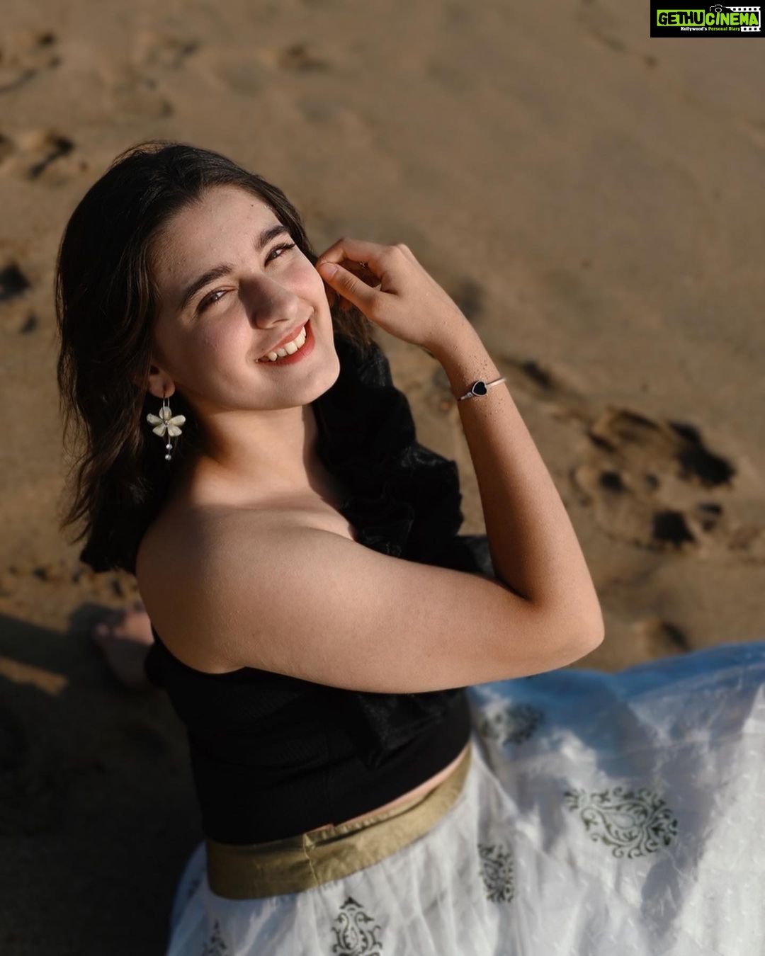Naisha Khanna - 27.2K Likes - sea, sun and smiles π©΅
πΈ: @ankitsahu8589 @unreel_ank