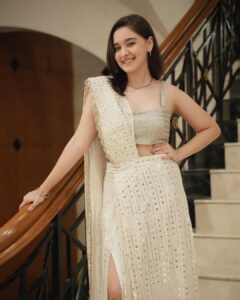 Naisha Khanna Instagram - 🤍🌻🐚🌷✨

outfit: @yeh_lehenga_nahi_mehenga 
📸: @black_lotus99 
jewellery: @deepkiran_jwellers_