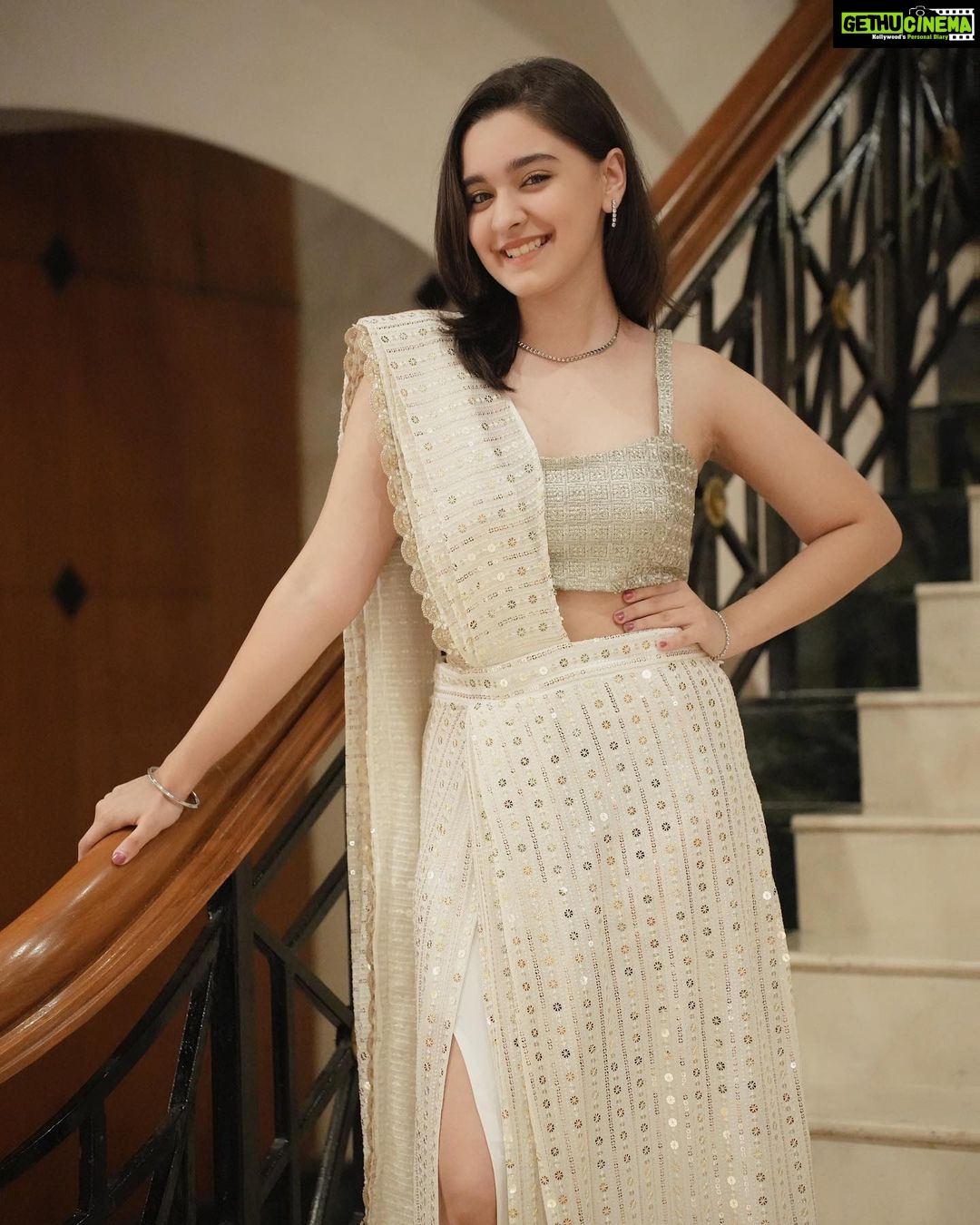 Naisha Khanna - 32.9K Likes - π€π»ππ·β¨
outfit: @yeh_lehenga_nahi_mehenga
πΈ: @black_lotus99
jewellery: @deepkiran_jwellers_