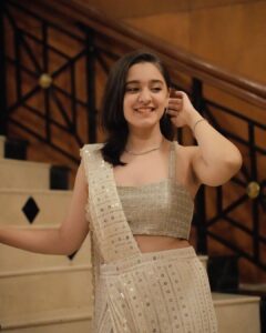Naisha Khanna Instagram - 🤍🌻🐚🌷✨

outfit: @yeh_lehenga_nahi_mehenga 
📸: @black_lotus99 
jewellery: @deepkiran_jwellers_