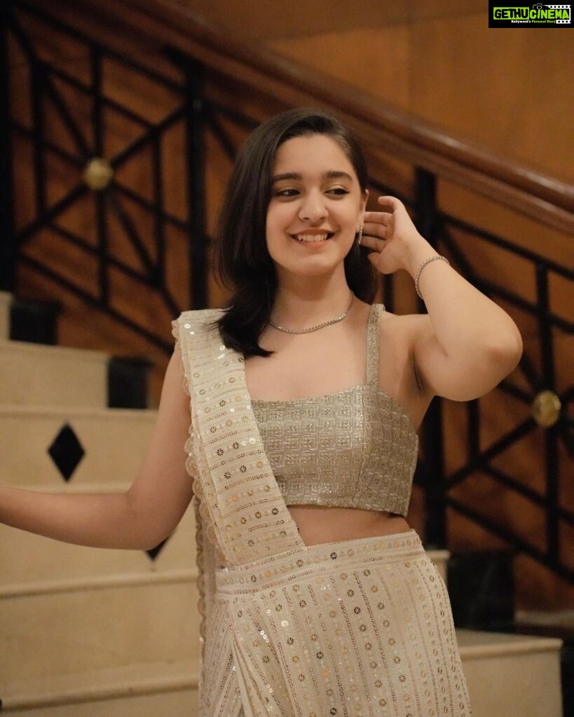 Naisha Khanna Instagram - 🤍🌻🐚🌷✨ outfit: @yeh_lehenga_nahi_mehenga 📸: @black_lotus99 jewellery: @deepkiran_jwellers_ The Orchid Hotel - Mumbai