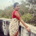 Nakshathra Nagesh Instagram – #weddingseason2023 continues.. 

This saree was sent to me as my anniversary gift from @pattushastra. Thank you ladies for always pouring so much love!

Blouse by my absolute favorite @sajna_bridal_wear_designer, the mandala design is just 😍 and got me so many compliments 

Finally, photography on demand by my area boy @akash_ram76 

#grateful for all the love 🧿❤️