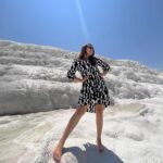 Nakshathra Nagesh Instagram – Can you stand on snow barefoot? 🤔 

just kidding! This was at the #pamukale hot spring ❤️ 

What a sight! 🇹🇷 

#NakshuFoundHerRagha #happytravellers