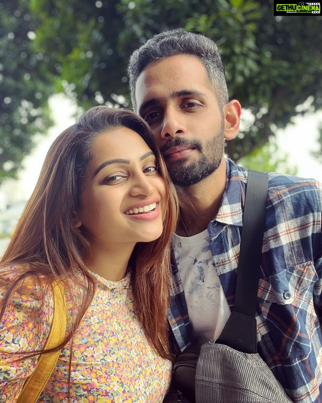 Nakshathra Nagesh Instagram - #throwback to our last holiday! Also, to Raghav without his big dhadi! #singapore #selfie #NakshuFoundHerRagha