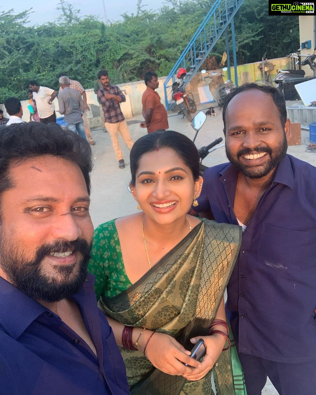 Nakshathra Nagesh Instagram - Three mosquitoes 🦟 @nakshathra.nagesh @omg_yogi_official #thamizhumsaraswathiyum #vijaytv #deepakdinkarofficial #deepakdinkar #omg Chennai, India
