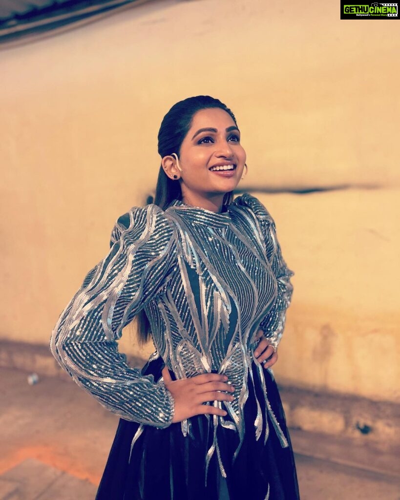 Nakshathra Nagesh Instagram - For @vijaytelevision awards! Wearing @andy_k_studio #throwback