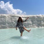 Nakshathra Nagesh Instagram – Can you stand on snow barefoot? 🤔 

just kidding! This was at the #pamukale hot spring ❤️ 

What a sight! 🇹🇷 

#NakshuFoundHerRagha #happytravellers