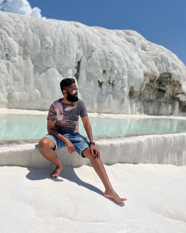 Nakshathra Nagesh Instagram - Can you stand on snow barefoot? 🤔 just kidding! This was at the #pamukale hot spring ❤️ What a sight! 🇹🇷 #NakshuFoundHerRagha #happytravellers