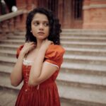 Namita Krishnamurthy Instagram – Cottagecore princess era 🌻

📸: @karthikha_photography 
👗: @retro_fashionhub 

#retroaesthetic #vintagefashion #namitakrishnamurthy #curlygirls