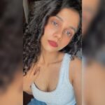 Namita Krishnamurthy Instagram - Tease burst pizza 🍕 (@hahahaharish captioned) #namitakrishnamurthy #curlygirl #selfietime #feltcutemightdeletelater