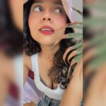 Namita Krishnamurthy Instagram - Tease burst pizza 🍕 (@hahahaharish captioned) #namitakrishnamurthy #curlygirl #selfietime #feltcutemightdeletelater