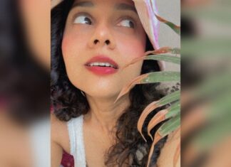 Namita Krishnamurthy Instagram - Tease burst pizza 🍕 (@hahahaharish captioned) #namitakrishnamurthy #curlygirl #selfietime #feltcutemightdeletelater