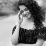 Namita Krishnamurthy Instagram - Wednesday Addams Pondy bazaar version 🫠 Thank you @deran_photography 🖤 #namitakrishnamurthy #curlyhair #tamilactresses #outfitoftheday #chennaiblogger