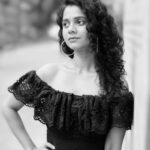 Namita Krishnamurthy Instagram - Wednesday Addams Pondy bazaar version 🫠 Thank you @deran_photography 🖤 #namitakrishnamurthy #curlyhair #tamilactresses #outfitoftheday #chennaiblogger