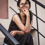 Namita Krishnamurthy Instagram - One rainy evening with @hakunamatata_sai 🌧️🖤 #namitakrishnamurthy #tamilgirl #goldenhourportraits #portraitphotography #curlyhairindia #indiancurlyhair #chennaiinfluencer #nomakeupday