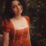 Namita Krishnamurthy Instagram - Vintage dream 🤎 Outfit by @retro_fashionhub 📸 @karthikha_photography #namitakrishnamurthy #vintagefashion #karthikha_photography #reelsinstagram #tamilactress #curlyhair #curlycommunity #curlyhairstyles #curlyindianhair #retroaesthetic #cottagecoreaesthetic