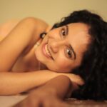 Namita Krishnamurthy Instagram - Here’s looking at you, kid 🦋 📸: @sat_narain #namitakrishnamurthy #portraitphotography #tamilactress #curlygirlindia #influencerindia #portraitoftheday #moodyportraits #nomakeuplook