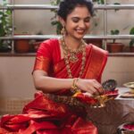 Namita Krishnamurthy Instagram - Hey you, happy Pongal 🥰♥️ Saree: @licto_wears Jewelry: @narayanapearls MUAH: @bg_maquillage #sareelove #traditionallook #tamilgirl #pongalwishes #silksarees #indianjewelry #namitakrishnamurthy #indianwedding #sareeaddict #curlybeauties Chennai, India
