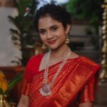 Namita Krishnamurthy Instagram - பொங்கல் நல்வாழ்த்துக்கள்! ✨ A very happy and hearty Pongal 2023 to everyone. 💜 Saree: @licto_wears Jewelry: @narayanapearls MUAH: @bg_maquillage #happypongal #namitakrishnamurthy #sareeindia #traditionalsaree #tamizhponnu #tamilactress #traditionaljewellery Chennai, India