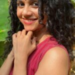 Namita Krishnamurthy Instagram - Just me in my natural habitat ♥️ 📸 @raeshhhhhh #namitakrishnamurthy #curlyhair #indiancurlyhair #tamilactress #trendingreels #traditionalwear #indianwear