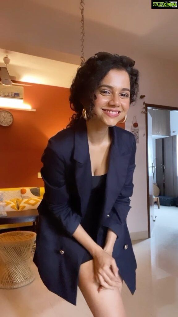 Namita Krishnamurthy Instagram - Wear one half cute outfit and make 20 reels out of it? Ew cringe, guilty. Send likes if you like my house 🥰 Blazer thrifted from @cookiecrumblefinds 🌿 Earrings from Colaba 💖 #outfitoftheday #bossbabe #fakeittillyoumakeit #namitakrishnamurthy #blazerdress #thriftedstyle