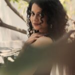 Namita Krishnamurthy Instagram - Just trying to get your attention 🖤 📸: @sat_narain #curlyhair #curlyqueen #namitakrishnamurthy #tamilactress #cuteindiangirl #portraitsindia #curlygirlmethod #curlscurlscurls Chennai, India