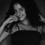 Namita Krishnamurthy Instagram - Care to indulge in a little black and white romance with me? 🖤 📸: @sat_narain #portraitphotography #blackandwhitephotography #namitakrishnamurthy #photodaily #portrait_perfection #chennaiinfluencer #curlycommunity Backyard