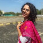 Namita Krishnamurthy Instagram - Pov: I’m your college/office crush 😻 Drop your best pickup line ✨ #curlyhairstyle #tamilgirls #feelingpretty #hairinthewind #namitakrishnamurthy Chennai, India