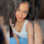 Namita Krishnamurthy Instagram - Tease burst pizza 🍕 (@hahahaharish captioned) #namitakrishnamurthy #curlygirl #selfietime #feltcutemightdeletelater