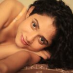 Namita Krishnamurthy Instagram - Here’s looking at you, kid 🦋 📸: @sat_narain #namitakrishnamurthy #portraitphotography #tamilactress #curlygirlindia #influencerindia #portraitoftheday #moodyportraits #nomakeuplook