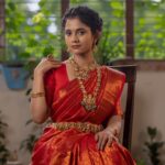 Namita Krishnamurthy Instagram - பொங்கல் நல்வாழ்த்துக்கள்! ✨ A very happy and hearty Pongal 2023 to everyone. 💜 Saree: @licto_wears Jewelry: @narayanapearls MUAH: @bg_maquillage #happypongal #namitakrishnamurthy #sareeindia #traditionalsaree #tamizhponnu #tamilactress #traditionaljewellery Chennai, India