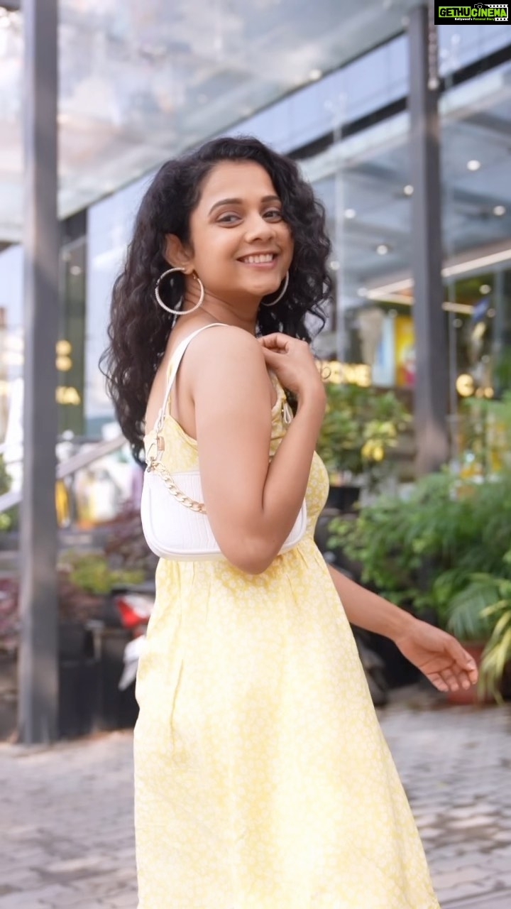 Namita Krishnamurthy Instagram - I had the chance to visit Poorvika showroom this last week to get myself a new Vivo phone. The offers and the beautiful showroom completely blew me away! So if you’re thinking of buying a new phone, now is the right time to head to @poorvika_india 💕 #newphone #namitakrishnamurthy #tamilactress #pisasu2 #newphonewhodis #shoppingday #chennaiinfluencer Chennai, India