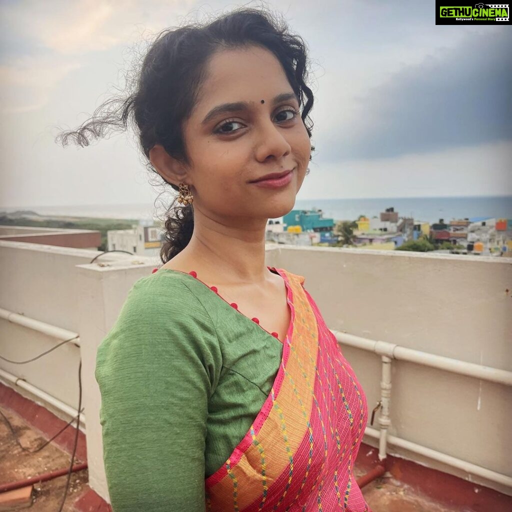 Namita Krishnamurthy Instagram - Repurposing look tests into Instagram content Beautiful studs from @atiracreations #awinisawin #curly #everythingiscontent #nomakeupday #sareeday