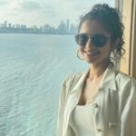 Namita Krishnamurthy Instagram - Bombae ♥️ 📸 @sastika_rajendran #namitakrishnamurthy #roomwithaview #workcation #outfitofthedaybabe #casualfit #chennaiinfluencer Trident, Nariman Point, Mumbai